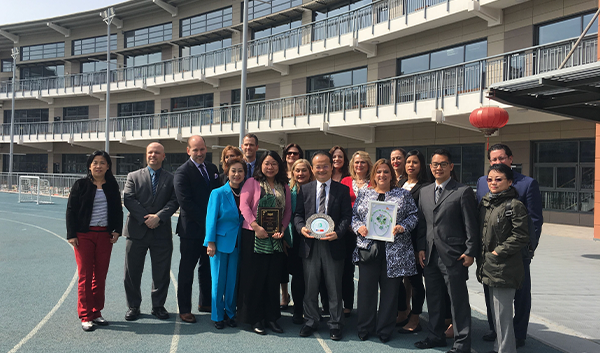 美国纽约市十二所公立校校长代表团访问...