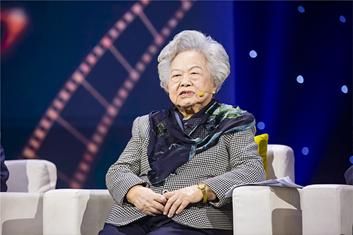 彭珮云副委员长 接受《美育中国》电视...