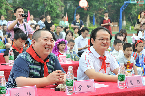 著名节目主持人董浩赴成都金苹果公学