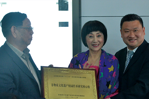 著名舞蹈艺术家陈爱莲赴成都第七中学