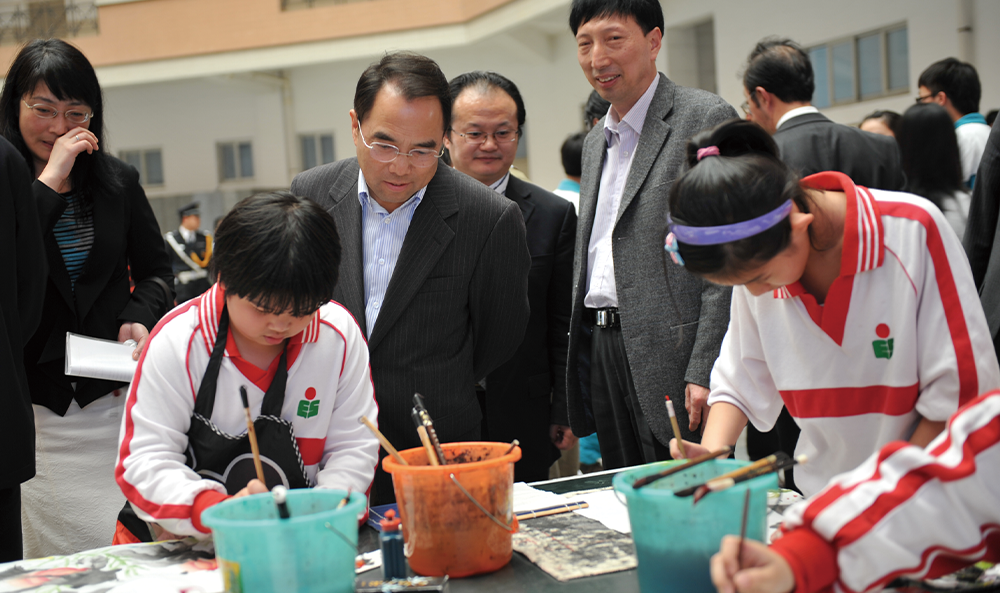 原中国常驻联合国大使、外交部部长助理沈国放赴广州外国语学校附属学校讲学考察